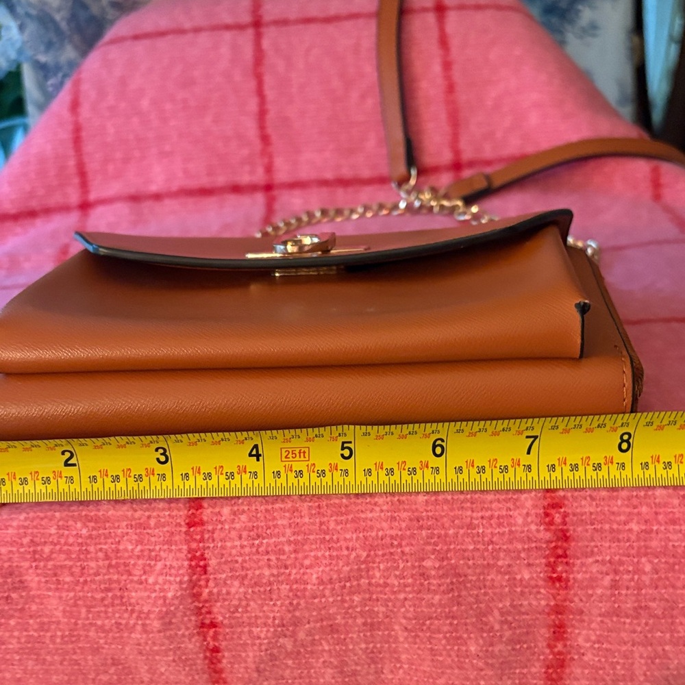 Elegant Tan Leather Shoulder Bag - Picture 8 of 10